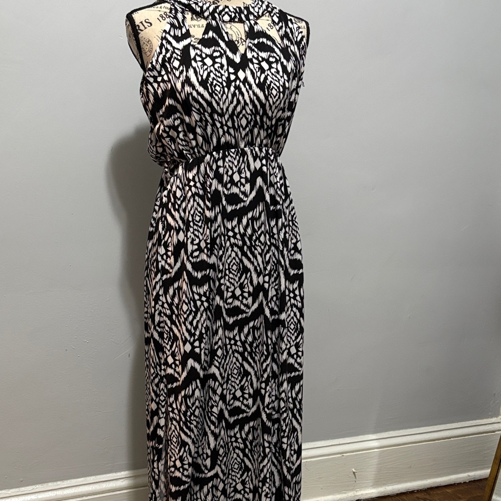 Elegant Black and White Patterned Maxi Dress